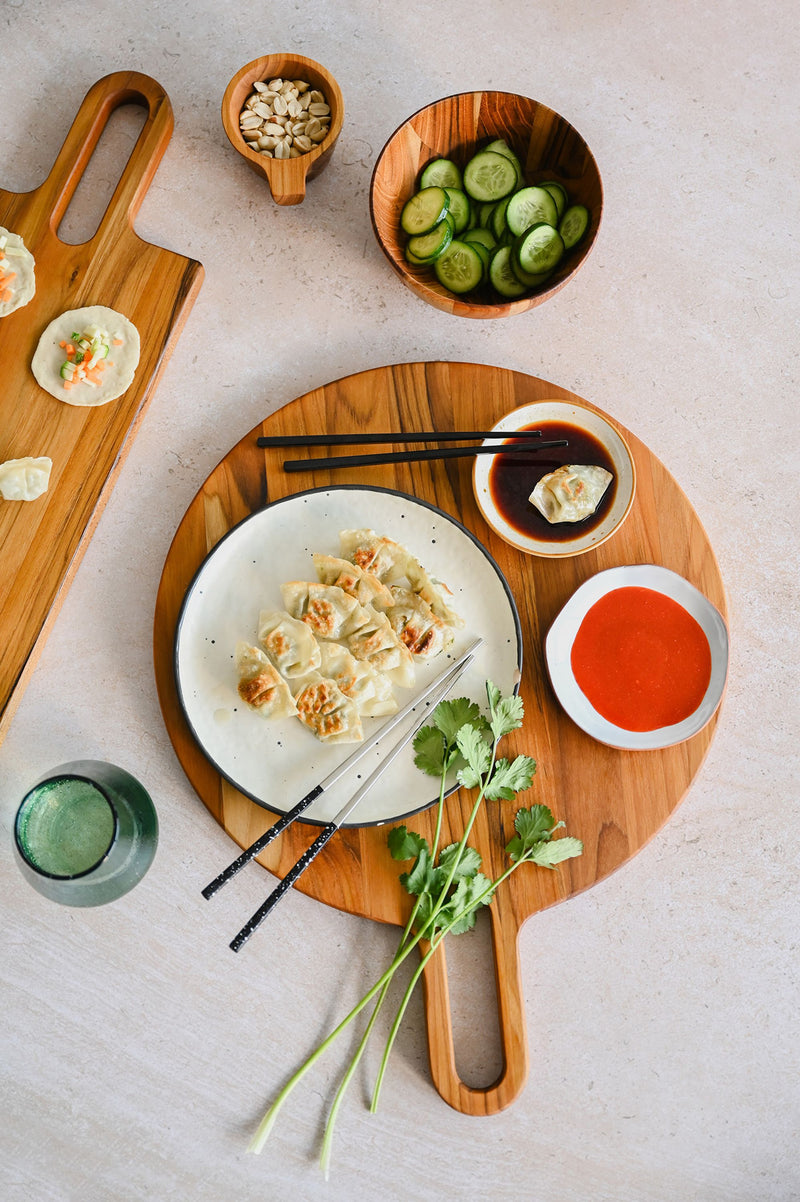 Rundes Servierbrett mit langem Griff