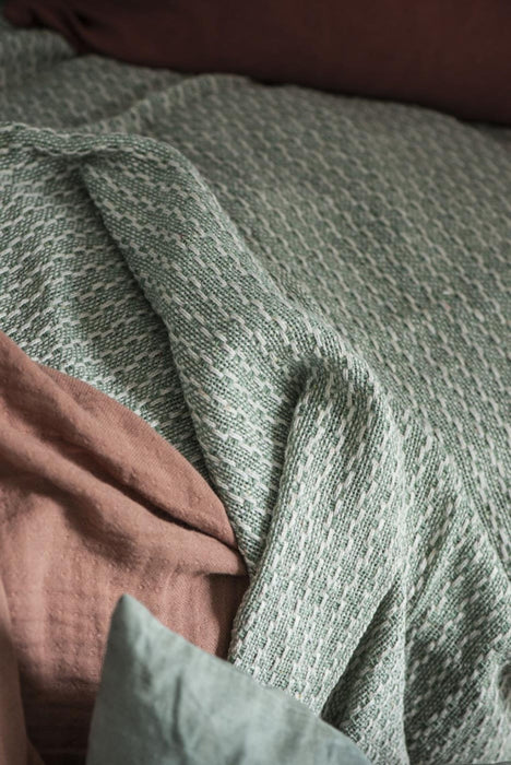 Decke aus Baumwolle, dänischer Landhausstil, Modell GREEN GARDEN, Tagesdecke leicht & angenehm, Farbe creme gelb, 160 x 130 cm, ideal für drinnen und draußen