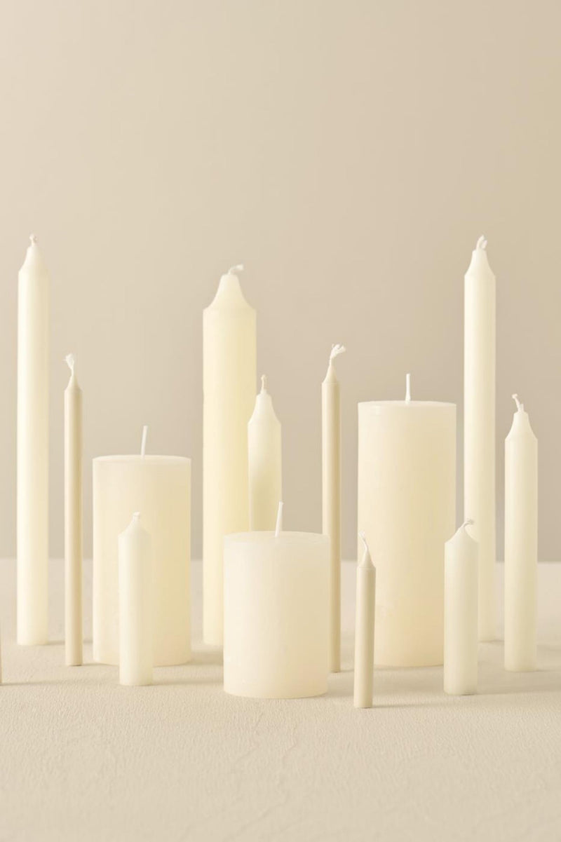 11cm Stabkerzen 10er Set im eleganten Stil, Farbe ELFENBEIN, natürliches Design mit 2,2 cm Durchmesser, Höhe 11 cm, ca. 4 Stunden Brennzeit, Ruß- und tropffrei, Hoher Neidfaktor.