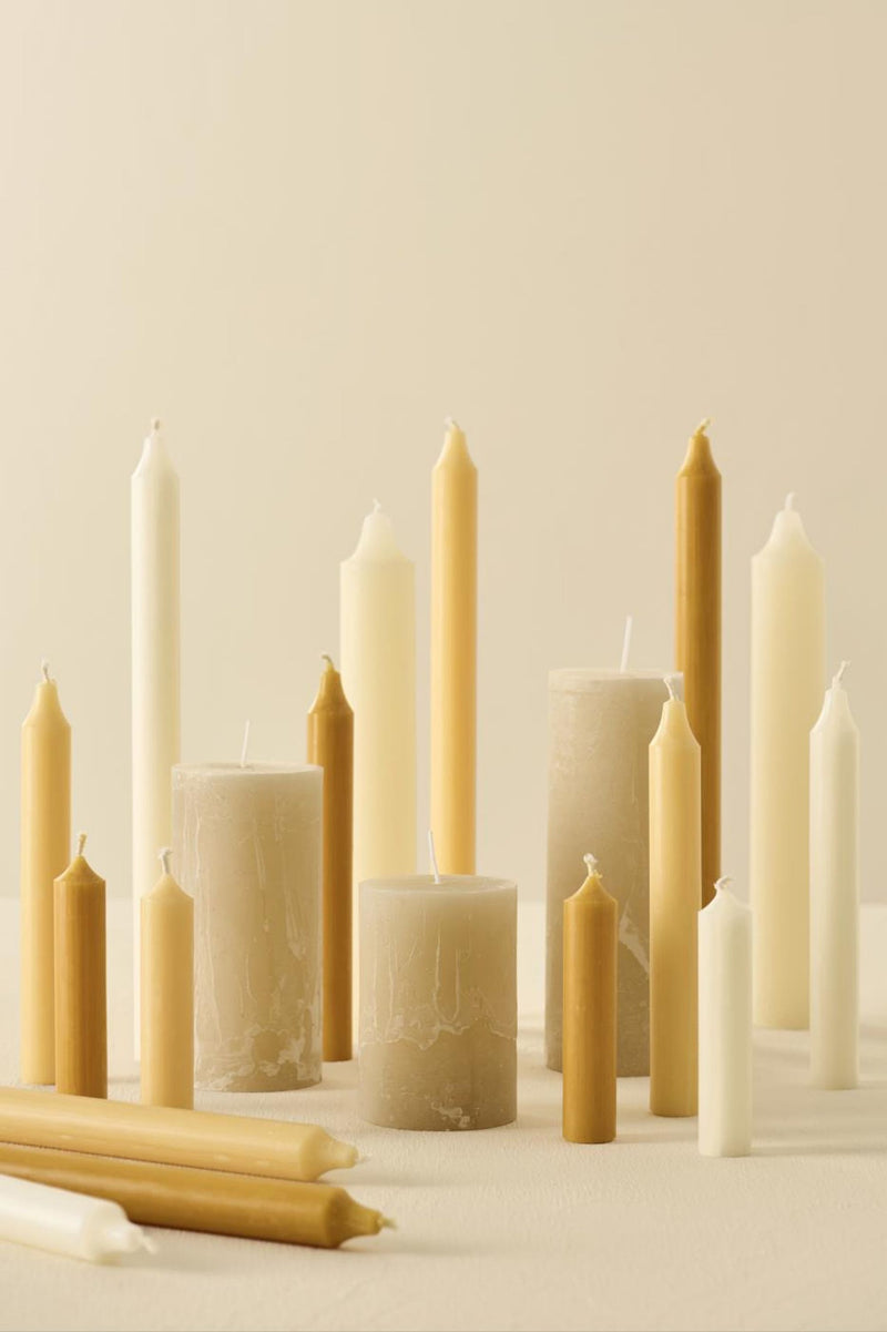 11cm Stabkerzen 10er Set im eleganten Stil, Farbe ELFENBEIN, natürliches Design mit 2,2 cm Durchmesser, Höhe 11 cm, ca. 4 Stunden Brennzeit, Ruß- und tropffrei, Hoher Neidfaktor.