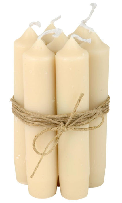 Set of 8, great vintage style classic taper candles in a country house look. Color "CREAM". Slim cut, 2.2 cm diameter, height 11 cm, high envy factor.