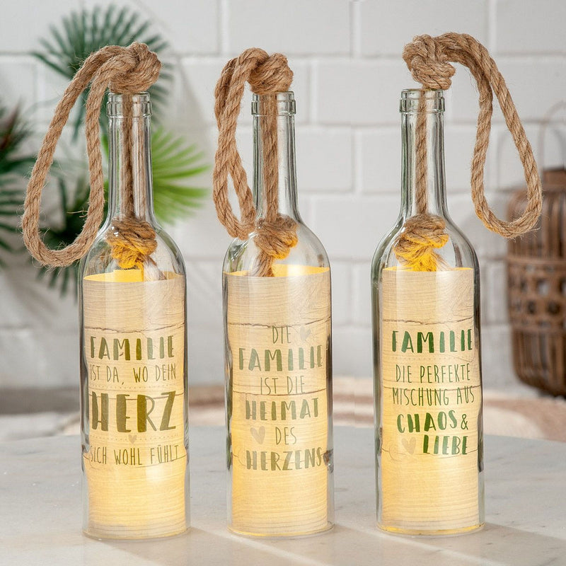 Tolle LED-Flaschendeko mit integrierter Lichterkette, top angesagt, im heimeligen Stil. LED Flasche mit Spruch, Modell: DIE FAMILIE IST DIE HEIMAT..., Hoher Neidfaktor.