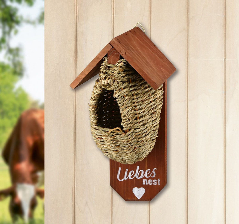Toller gemütlicher Nistkasten für unsere Gartenvögel. Modell ' LIEBESNEST ', Holz und stabiles Naturfaser Geflecht, 30 x 14 x 13 cm, ideale Geschenkidee