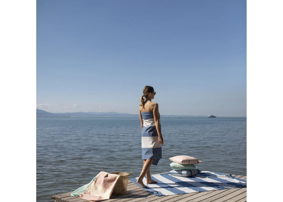 NIZZA Sommertuch “Blockstreifen” Navy Blue, 180 x 150 cm, rohweiß mit Blumenmuster, Strand oder Swimmingpool, unser Sommerhit begleitet Sie durch die warmen Monate.
