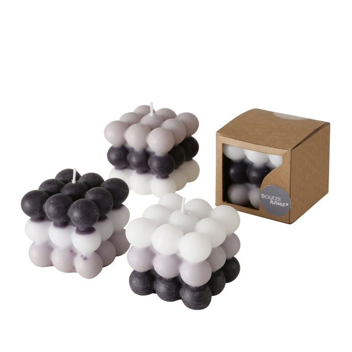 4 Stück Bubble Kerzen, Modell " SIMPLY NORDIC " , 6 x 6 x 6 cm, 15 Std. Brenndauer je Kerze. Farbe in unterschiedlicher Anordnung der Farben weiß, grau und schwarz. Hoher Neidfaktor.