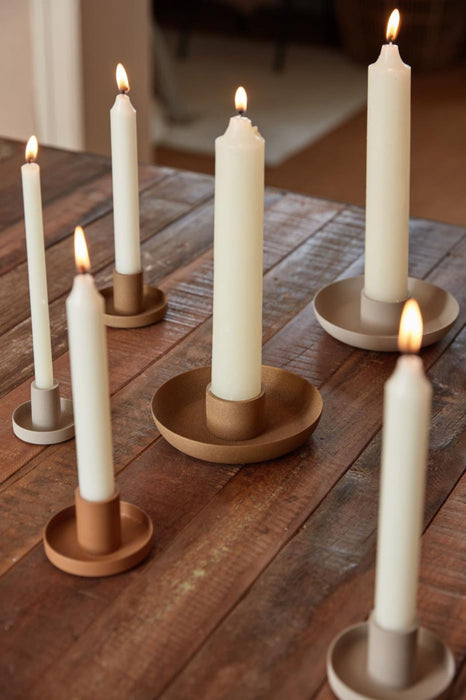 2 Stück im skandic Stil Kerzenständer bzw. Kerzenhalter, aus pulverbeschichtetem matten Eisen, 7 x 7 x 4 cm, Fassung 2,2 cm, Farbe cognac