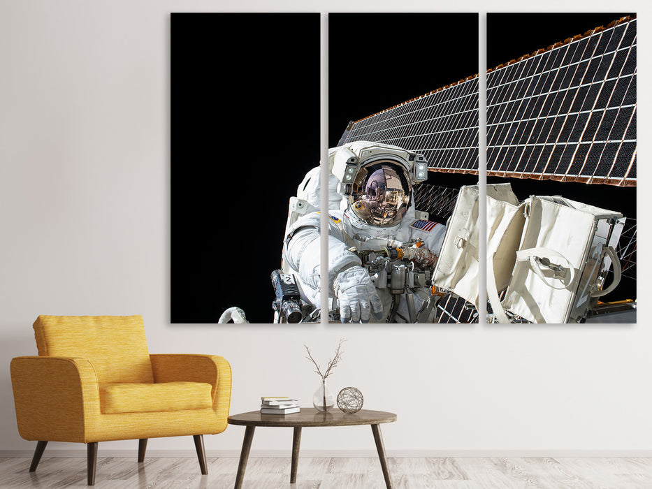 Leinwandbild 3-teilig Astronaut bei der Arbeit