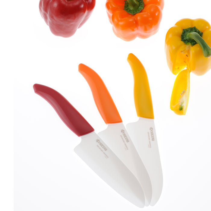 Das Santokumesser der GEN Colour Serie besitzt eine ultrascharfe, extemleichte Keramikklinge mit der das Schneiden von Gemüse zum reinen Vergnügen wird. Klingenlänge: 14 cm