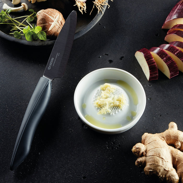 2er Messer-Set der Kyocera SHIN Serie mit schwarzer Keramikklinge bestehend aus einem Universalmesser und einem Santoku-Messer