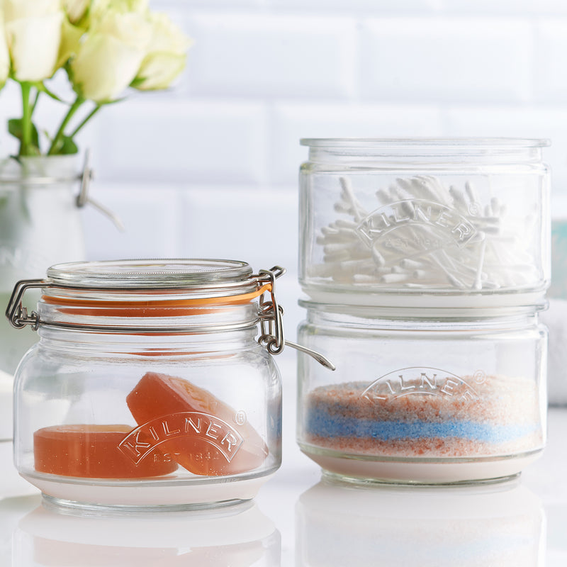 Praktische Aufbewahrung von Lebensmitteln auf drei Ebenen