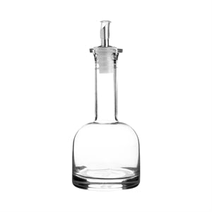 Formschöne Flasche aus Glas mit Ausgießer aus Edelstahl.