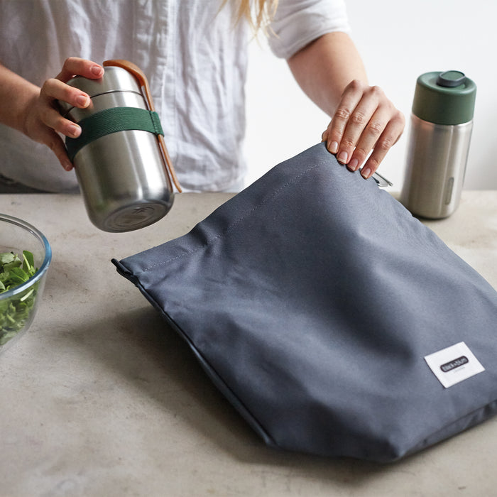 Isolierende Roll-up Lunchtasche für den Transport von Speisen und Getränken - aus recyceltem PET.