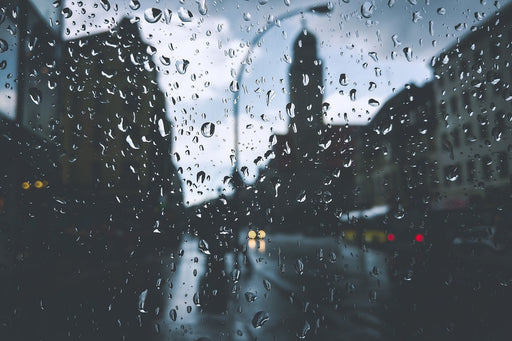 Fototapete Regentropfen an der Fensterscheibe